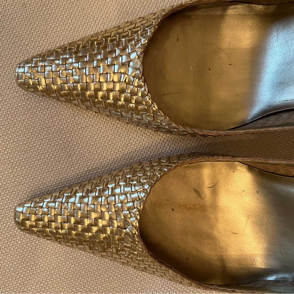 Vintage gold leather pumps